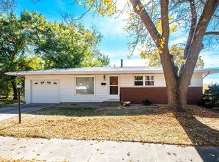 3824 W Warwick Dr, Peoria, IL 61615