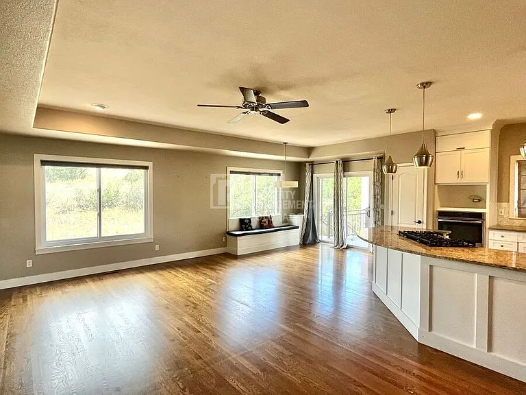 5016 Briscoglen Dr — Photo 9