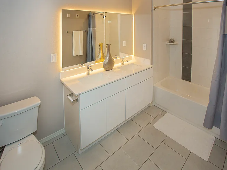 Crown at Seven Oaks Apartment Homes — Photo 25