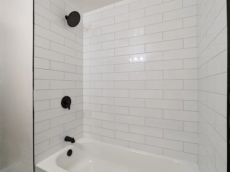 811 W Wisconsin Ave — Photo 5