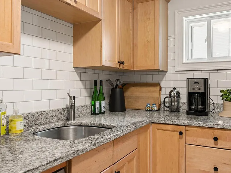 280 E St #1 — Photo 16