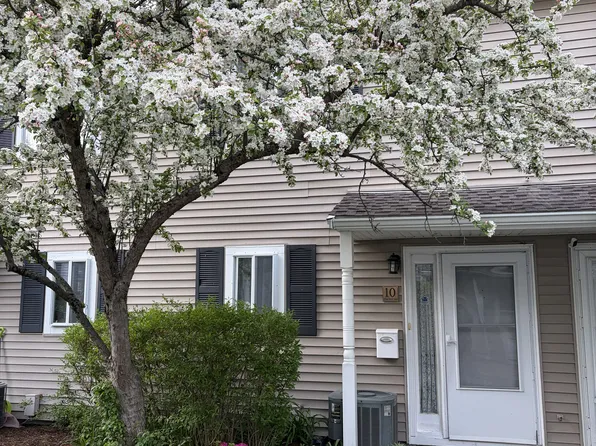 10 Village Brook Ln, Natick, MA 01760