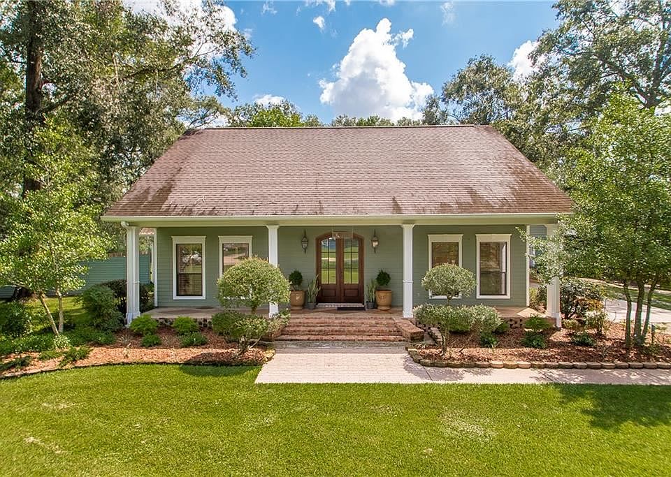 1st image of 44082 Arbordale Dr