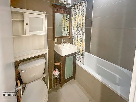 5th image of 11A Menahan St #6L