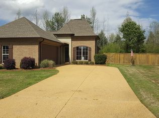 1740 Summerlake Dr, Tupelo, MS 38801