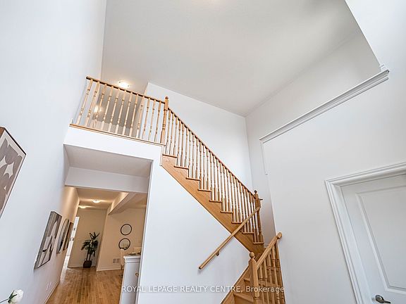 4th image of 343 Russell St