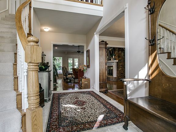 4th image of 549 Indian Creek Dr