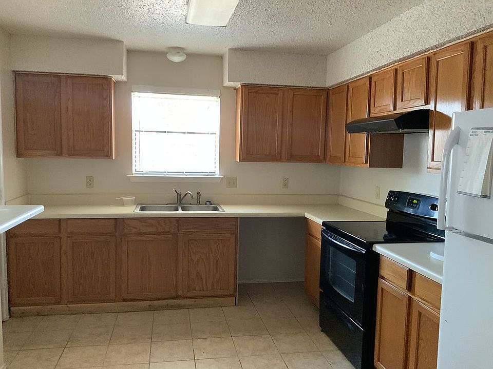 1st image of 202 Victoria Dr