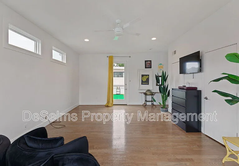 807 13th Ave S — Photo 27