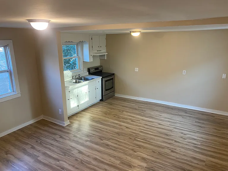 708 Campbell St #1/2 — Photo 7