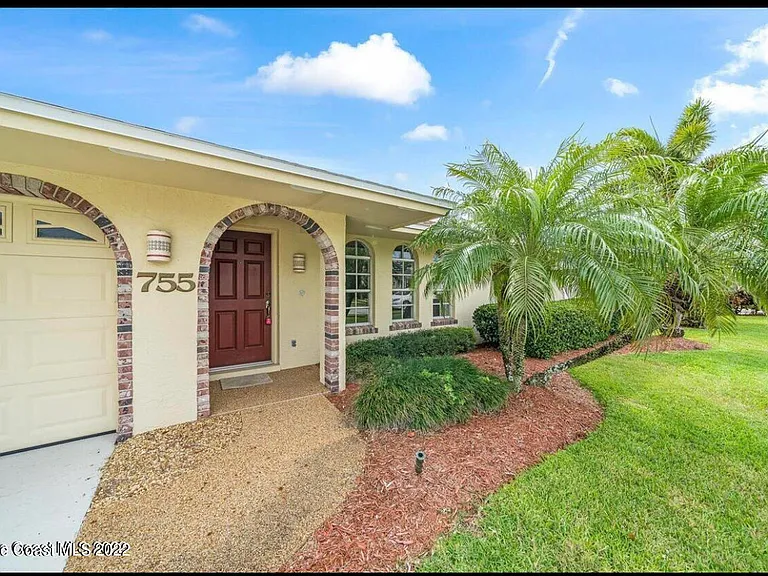 755 Verbenia Dr — Photo 4