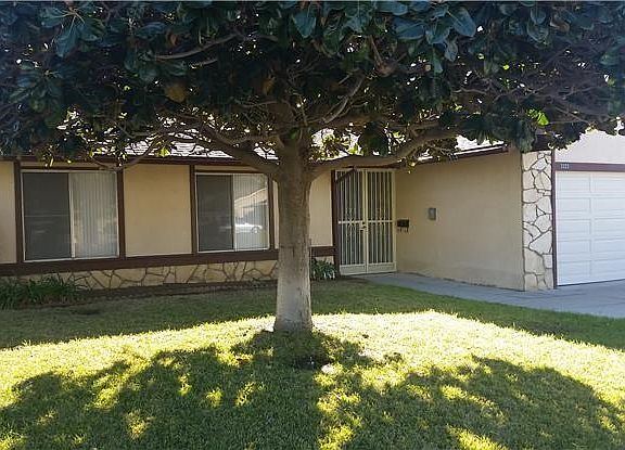 3rd image of 3323 E Clifton Ave