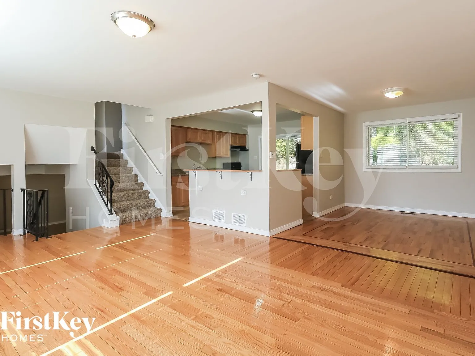 3 bed, 2.0 bath, 1700 sqft, $2,960 — Photo 3