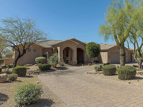 Circular driveway w/ Pavers