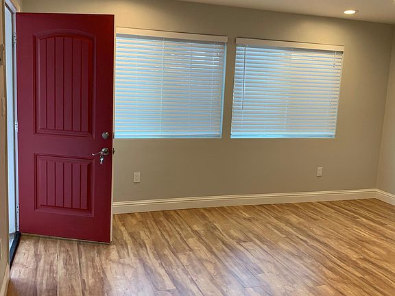 5th image of 3401 Freeport Blvd Suite 101