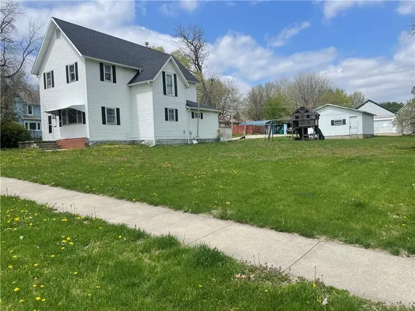 232 W 13th St, Horton, KS 66439