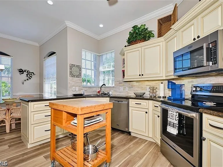 9240 Willowcrest Ct — Photo 24