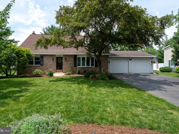 27 Buttonwood Dr, Lititz, PA 17543
