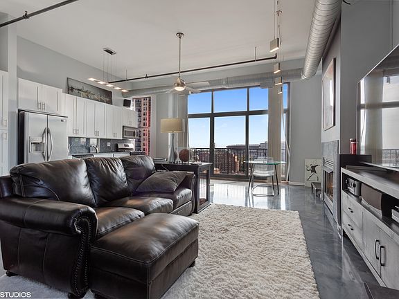 3rd image of 1516 S Wabash Ave APT 1001