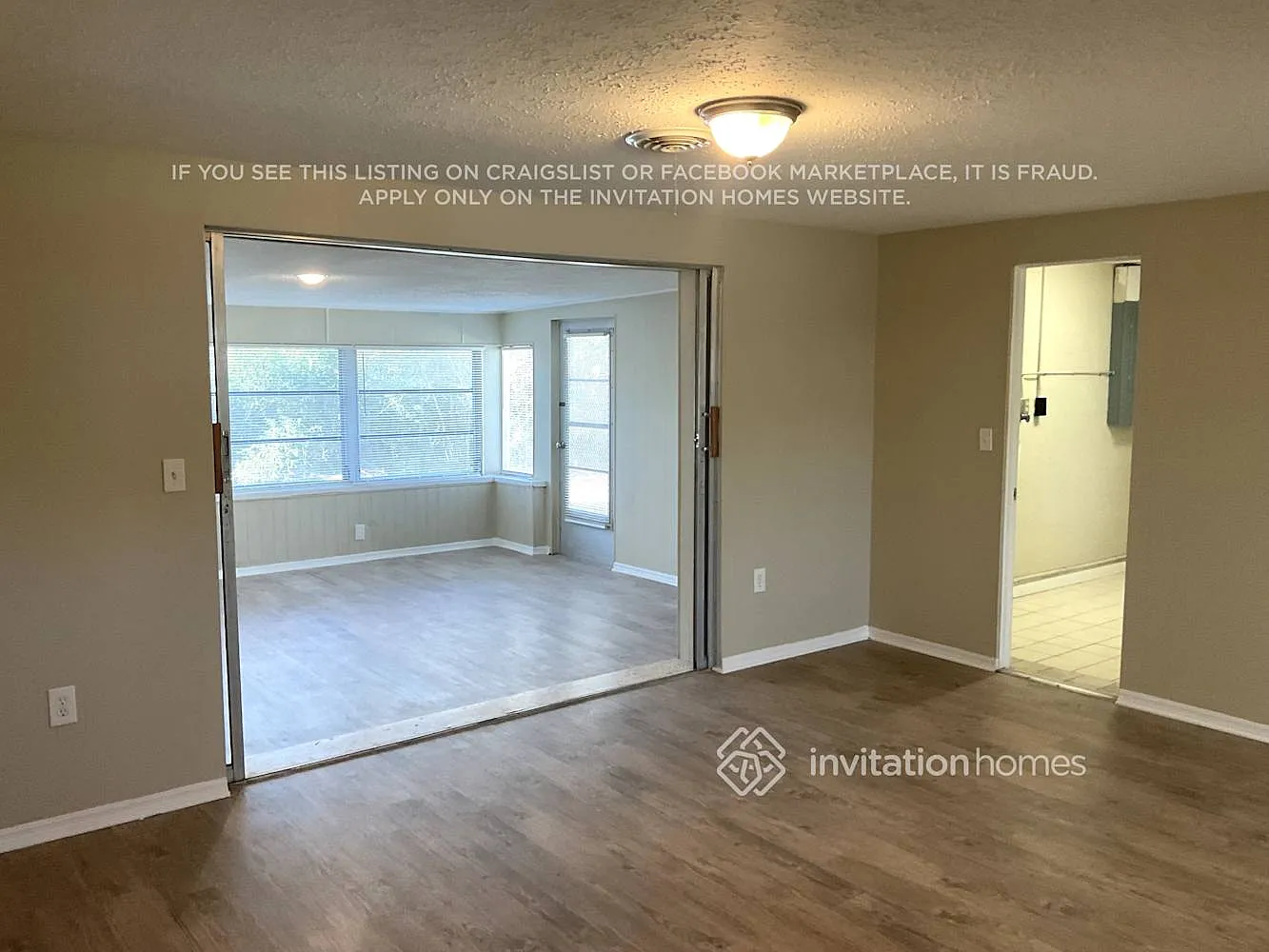 2824 Seaspray St Sarasota, FL 34231 — Photo 3