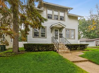 118 Johnson Ave, Libertyville, IL 60048