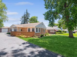 10041 Harnew Rd E, Oak Lawn, IL 60453