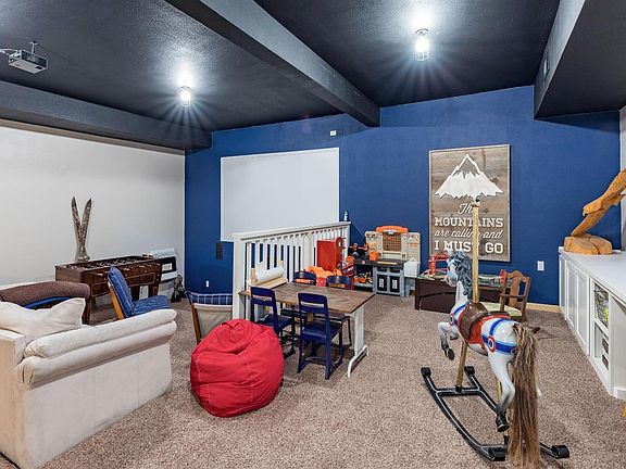 4th image of 43863 Schubert Ave