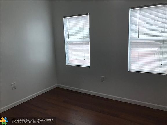 4th image of 1001 W 46th St #302
