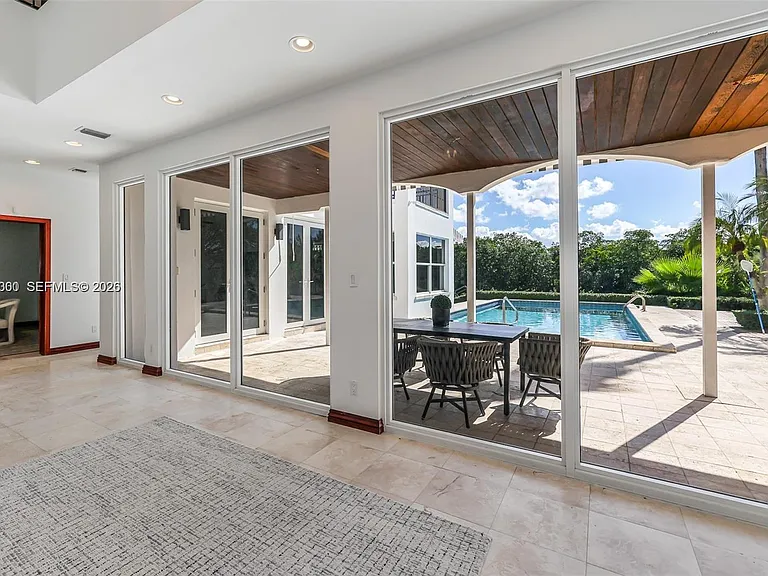 184 Paloma Dr — Photo 12