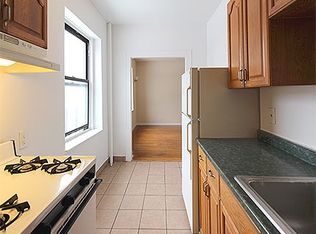 9446 210th St, Queens Village, NY 11428