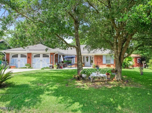 56109 Diamondhead Dr E, Diamondhead, MS 39525