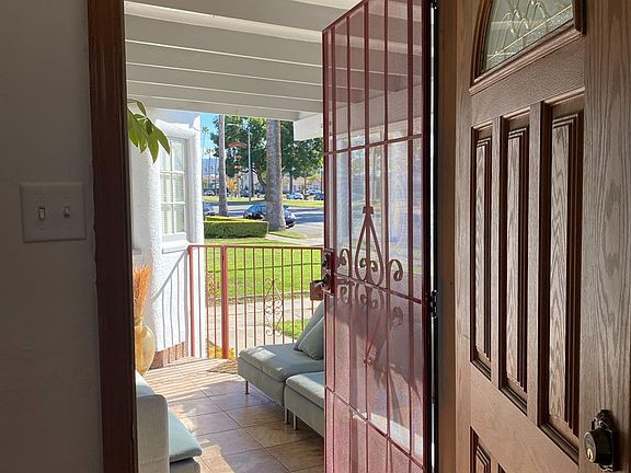 4th image of 669 W Glenoaks Blvd