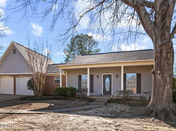 320 Pebble Creek Dr, Madison, MS 39110