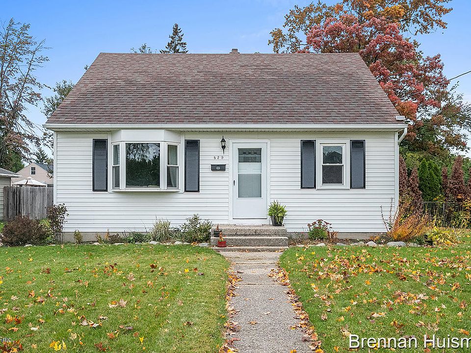 1st image of 829 Blackburn St SW