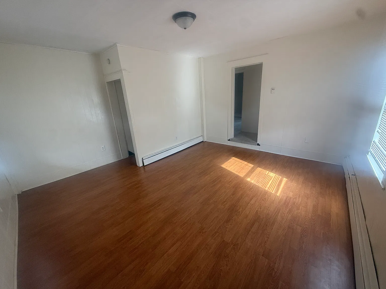 3 bed, $1,300 — Photo 2