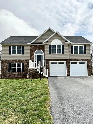 17 Victoria Ct — Photo 1