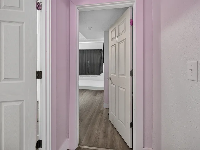 918 Elm St — Photo 29