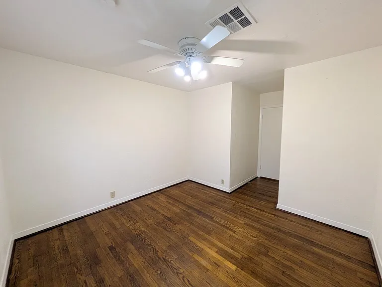 5040 Raleigh Dr — Photo 18