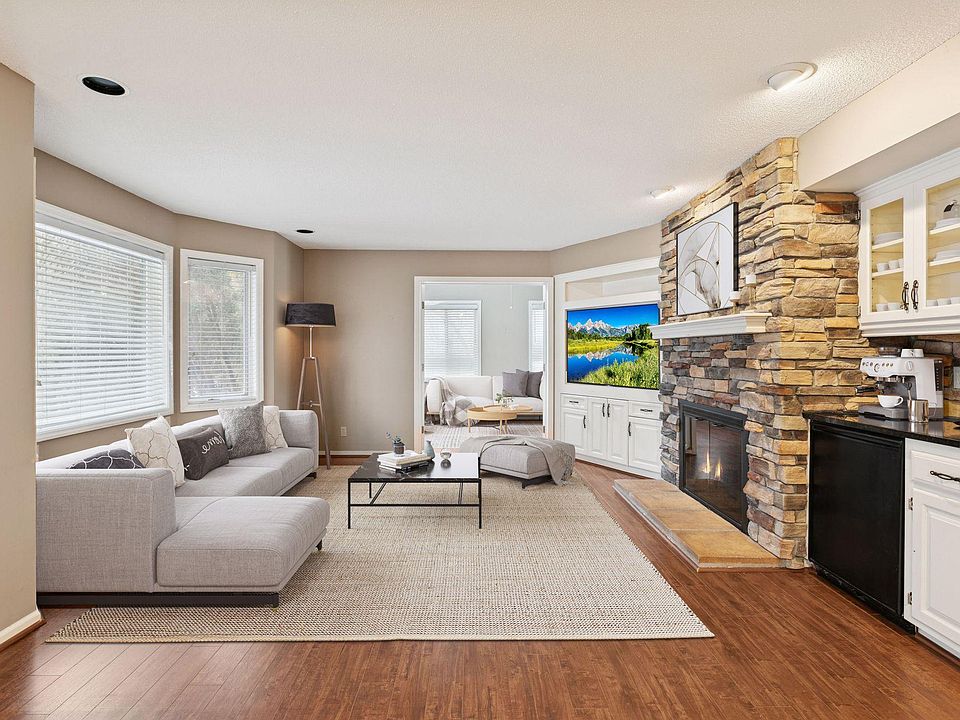 1st image of 1135 Hollybrook Dr