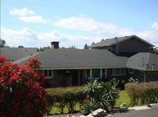 2020 Grandview Dr W, University Place, WA 98466