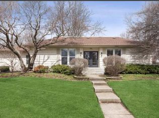 1916 Sandgate Ct, Naperville, IL 60565