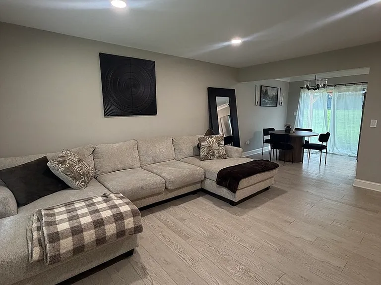 201 Fairwood Dr — Photo 4