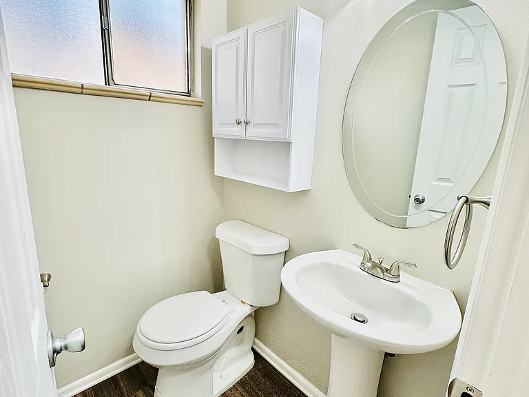 Explore this refined bathroom space, combining elegance and practicality. Explore this refined bathroom space, combining elegance and practicality.