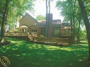 6911 Greenview Ln, West Bloomfield, MI 48324