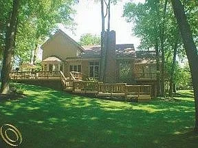 6911 Greenview Ln photo 1