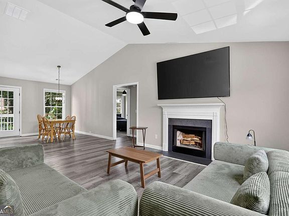 4th image of 661 Nine Oaks Cir