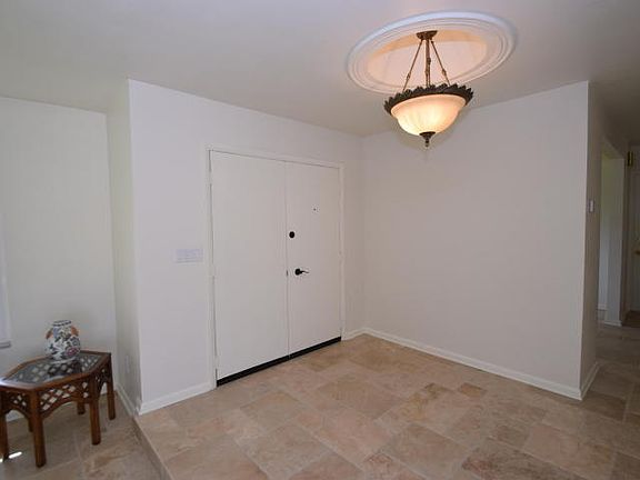 ELEGANT FOYER