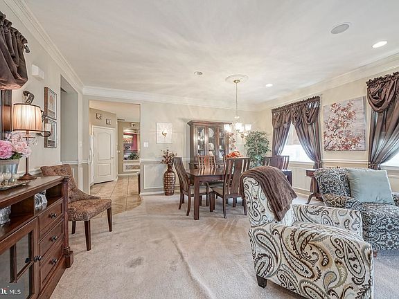 3rd image of 35 Caserta Dr
