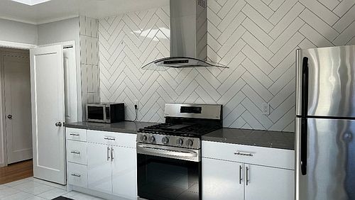 2nd image of 3301 Irving St #34