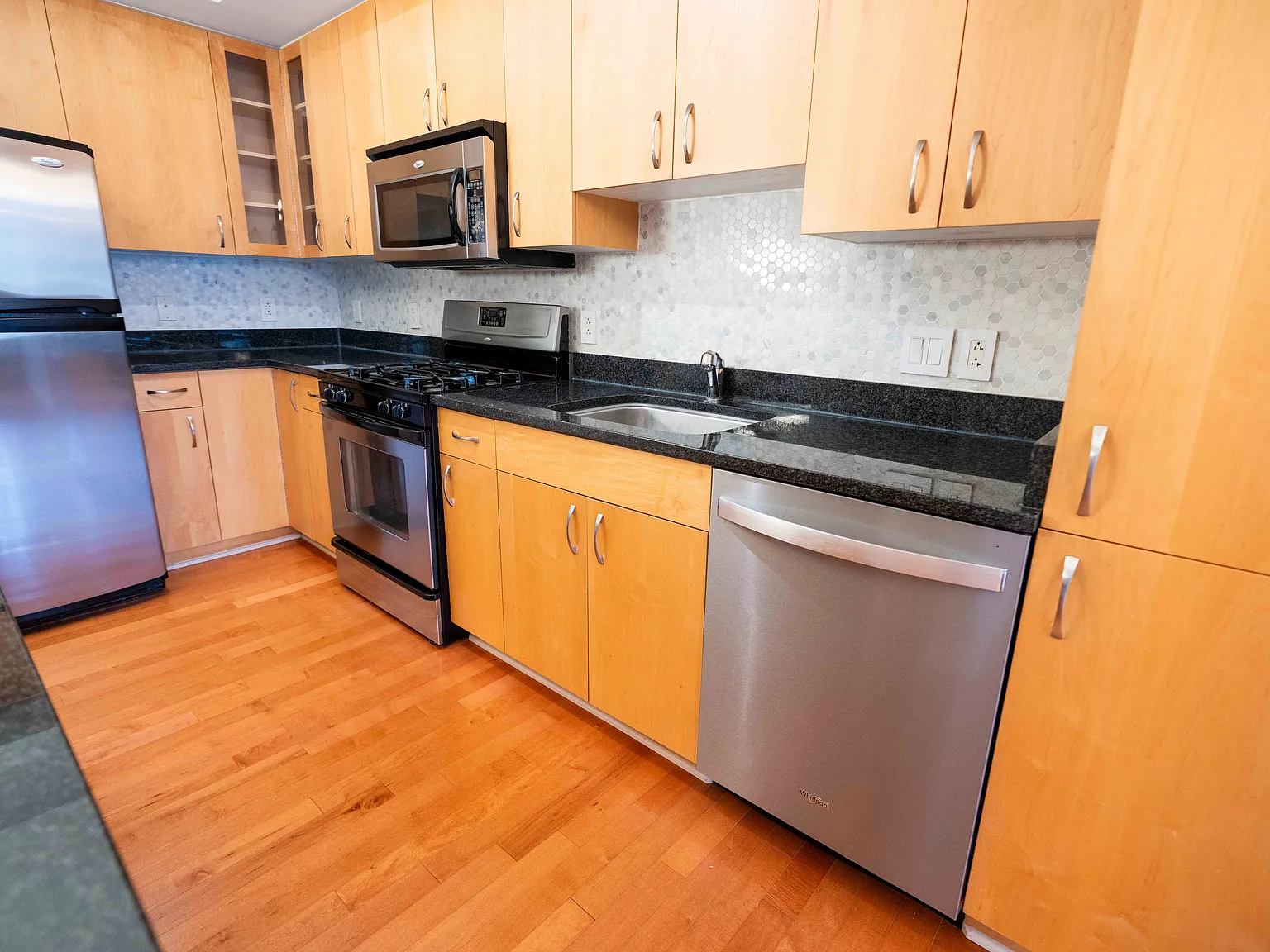 2 bed, 787 sqft, $2,750 — Photo 4